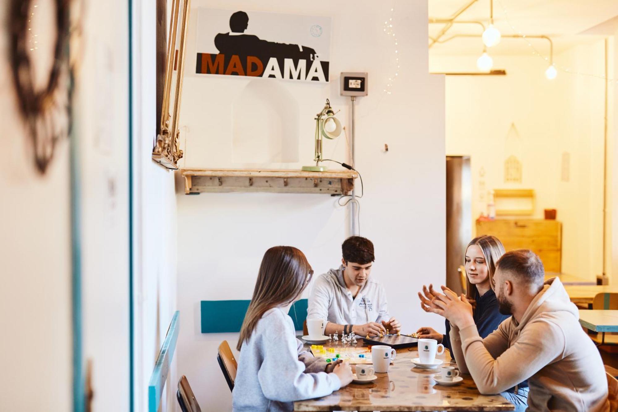 Madama Hostel & Bistrot Milan Bagian luar foto
